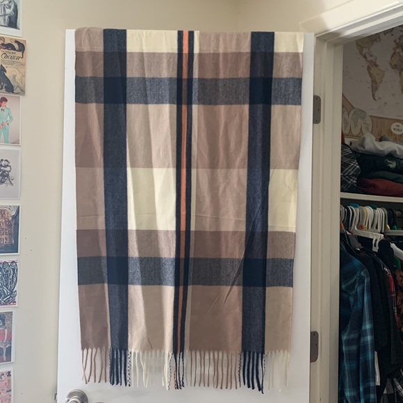 NWT Huge Blanket Scarf - Picture 3 of 7